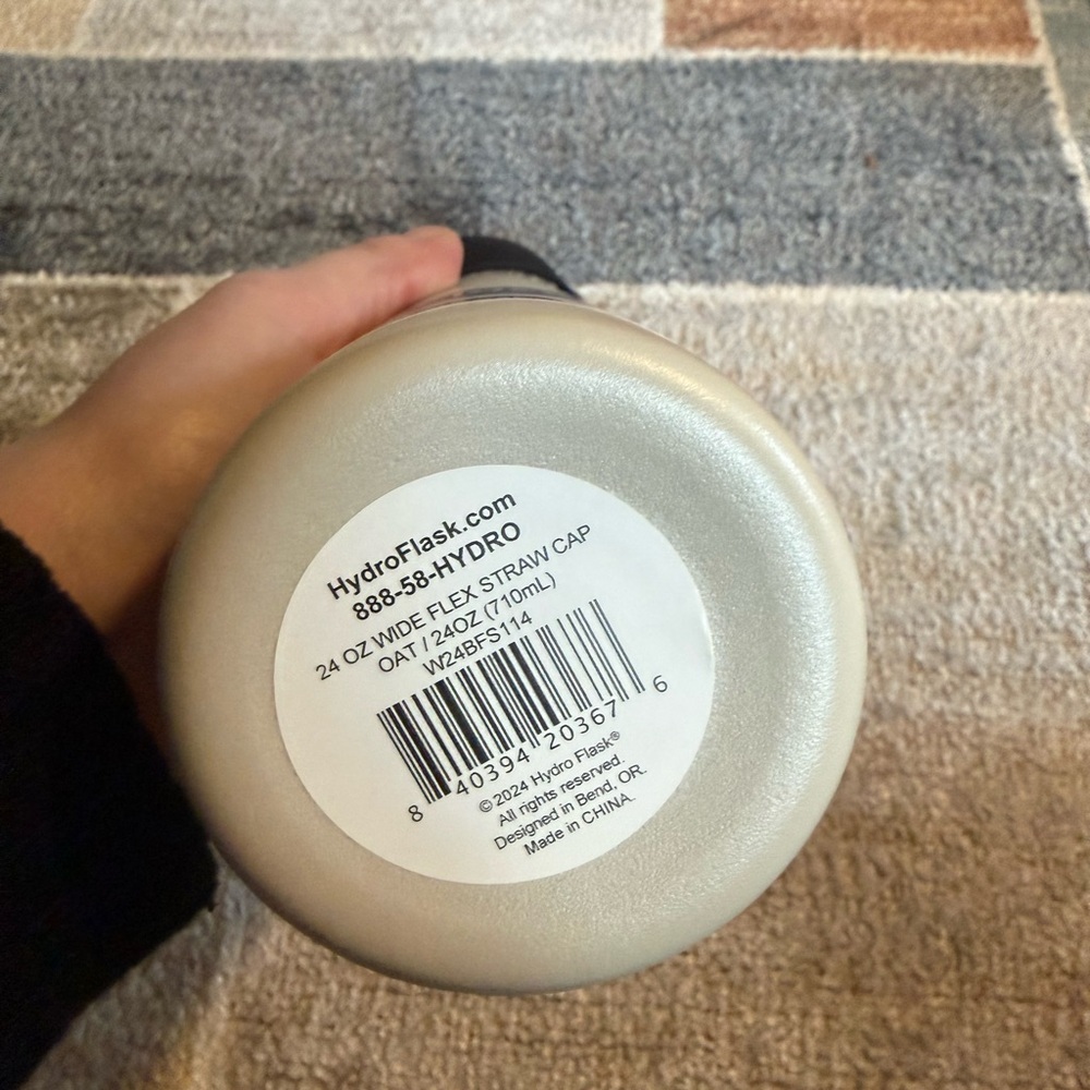 Hydro Flask Sand Water Bottle with Black Lid - Picture 4 of 7